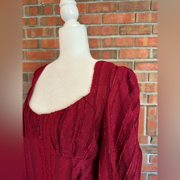 👗Lulu’s Spread the Cheer Wine Red Textured Square Neck Long Sleeve Top, size M - Picture 2 of 10